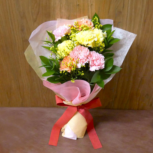 【5月限定】アレンジ_誕生花カジュアル花束S＜カーネーション＞